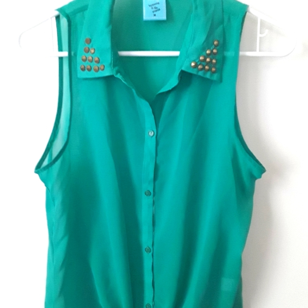 Studded Collar Sleeveless Button Down Blouse